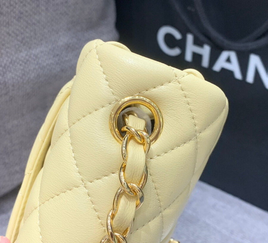 Designer Flap Bag gold – front view