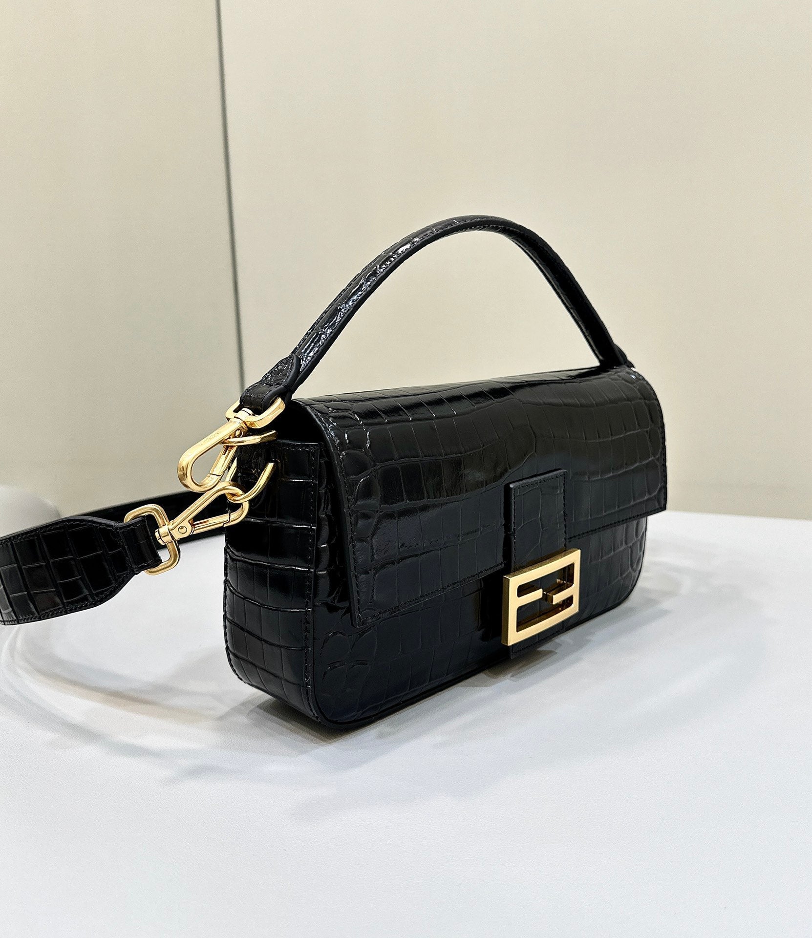 BAGUETTE 27 IN BLACK CROCODILE PATTERN GLOSSY CALFSKIN GOLD HARDWARE