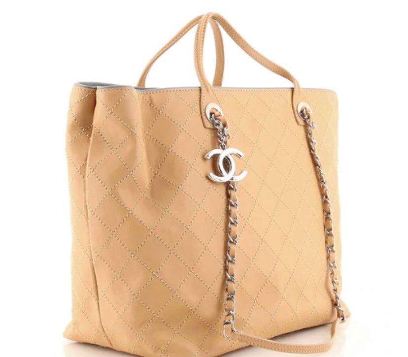 Chanel Tote bag – front view
