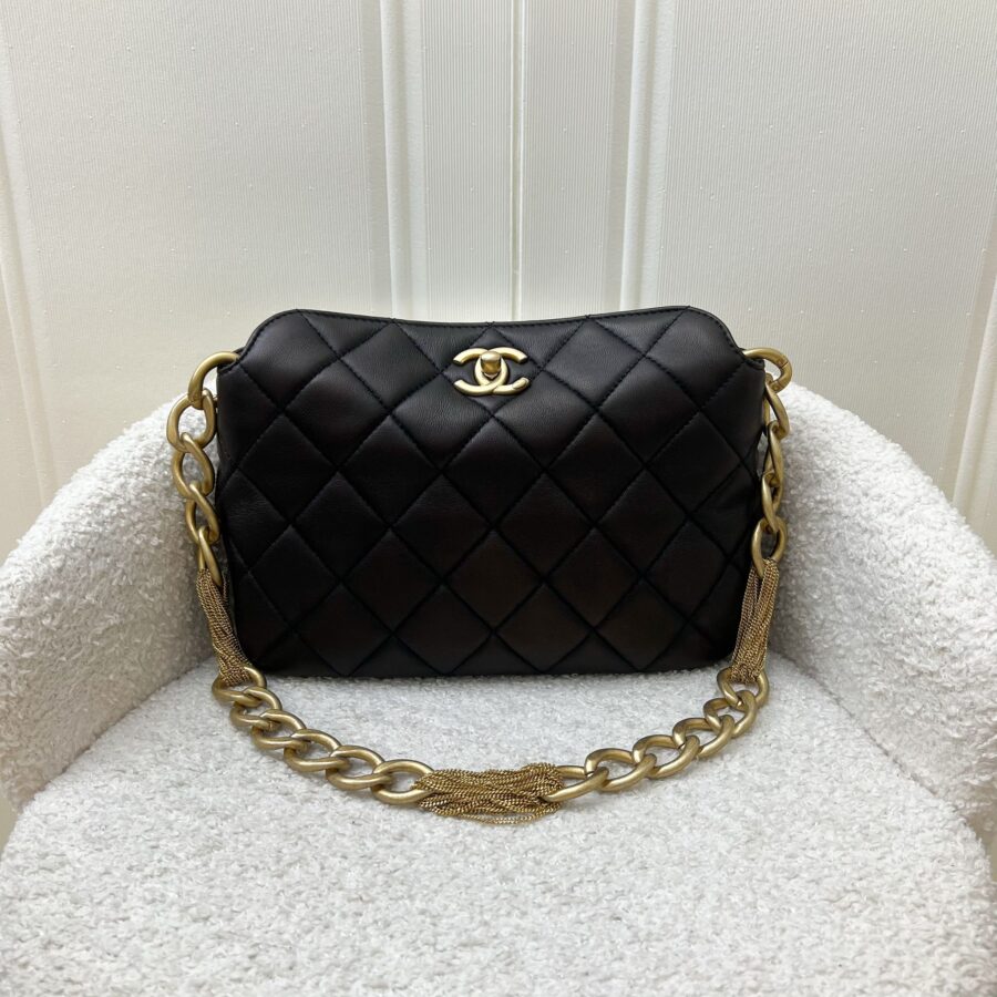 Chanel Shoulder Bag black – front view