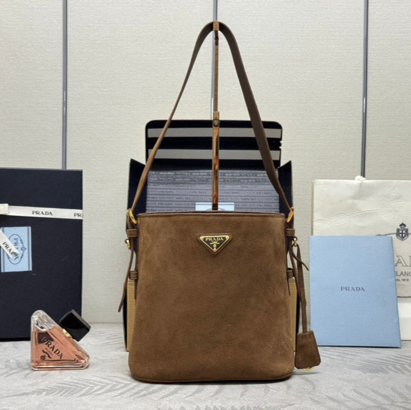 BUCKET BAG 22 IN RUSSET BROWN SOFT SUEDE | Studio Nafay