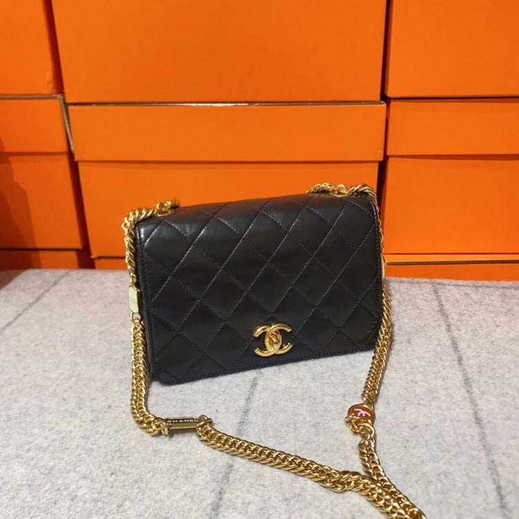 Chanel handbag black – front view